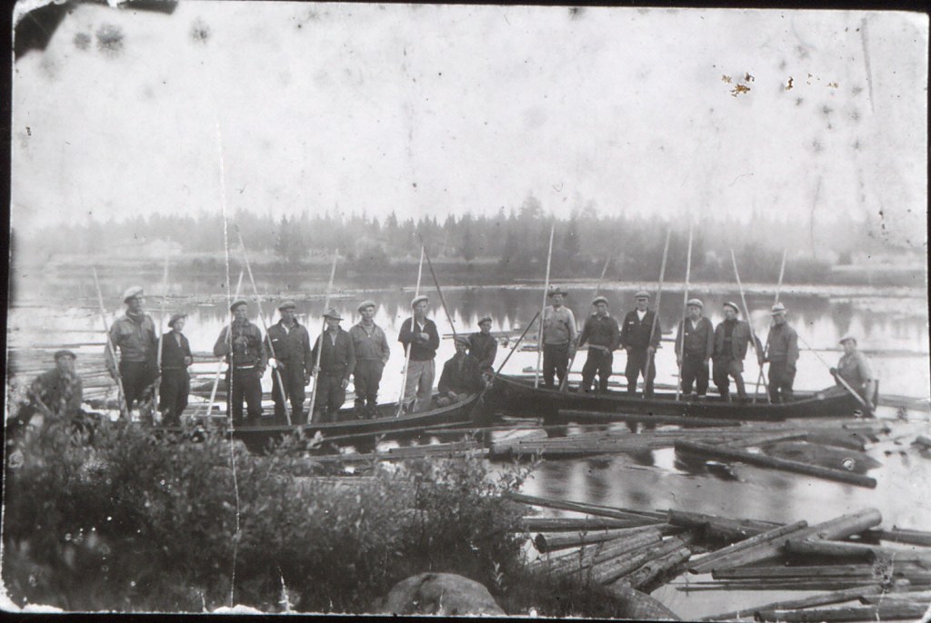 Uittomiehiä pyhäjoessa