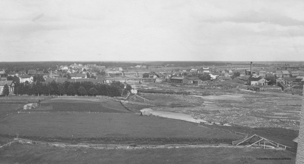 Oulaisten kirkontornista itään