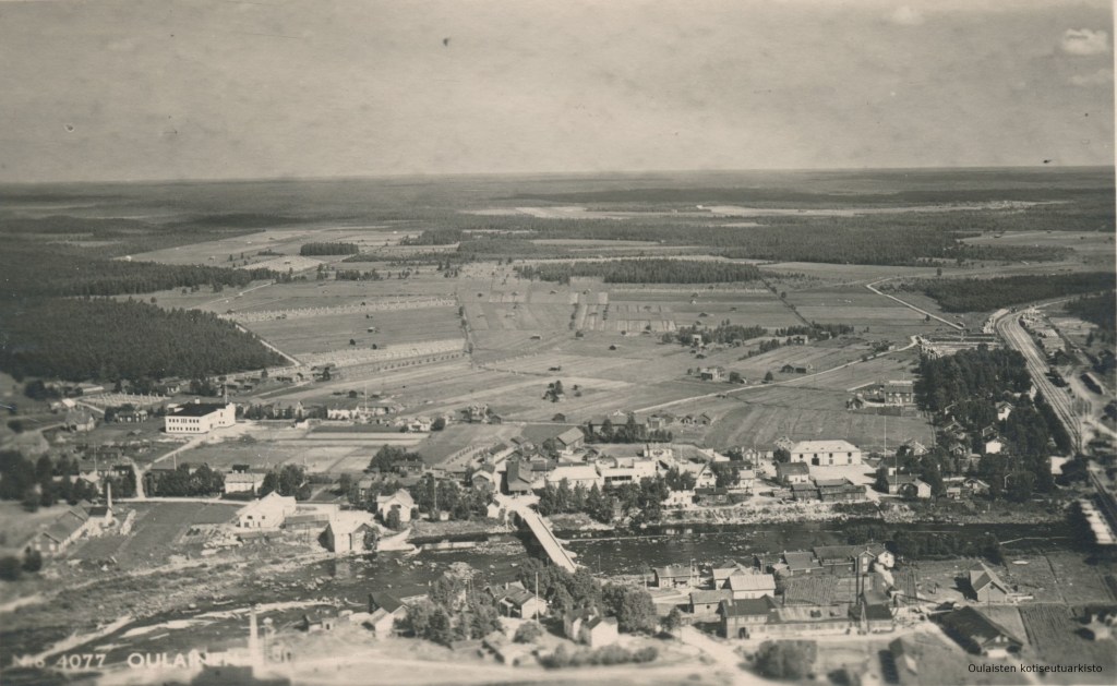 Oulaisten keskustan sahan aluetta etualalla