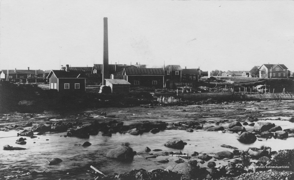 Oulaisten sahan aluetta katsoen pohjoisrannalta etelään